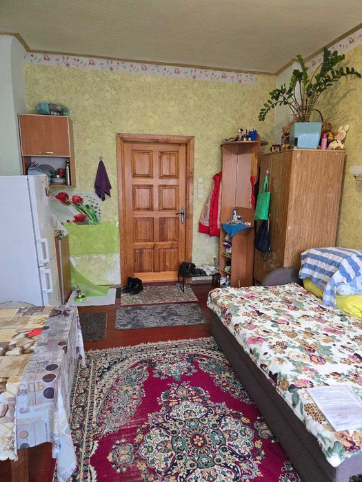 Продам большую комнату 18м2, до метро Индустриальная пешком