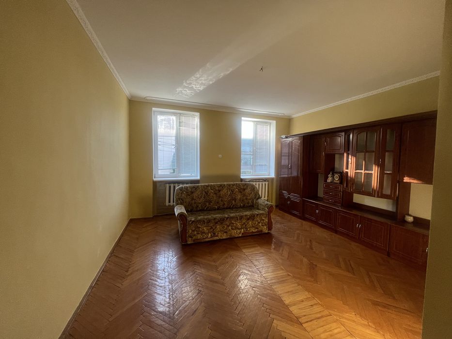 Продаж будинку з магазином у ценрі с. Фанчіково