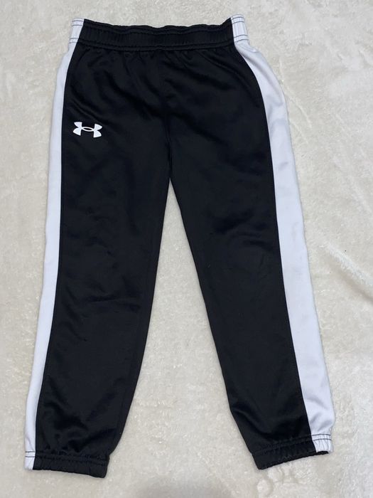 Спортивний костюм   Under Armour р-р 104-110 на вік 4-5 років
