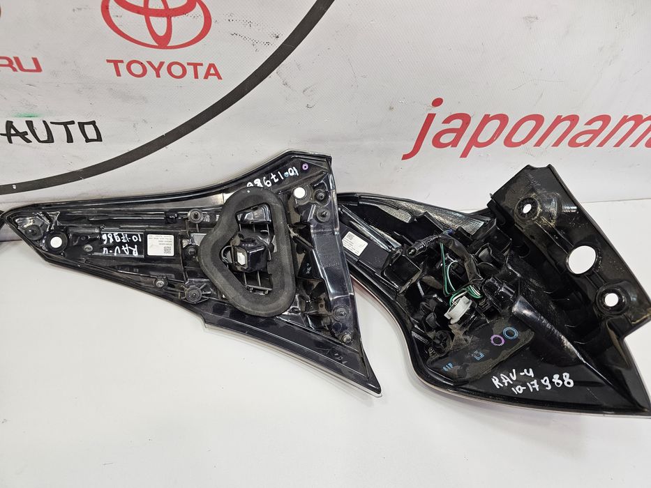 Ліхтарі фонарі задні комплект Toyota RAV 4 2015-2018 р.в. рестайлінг