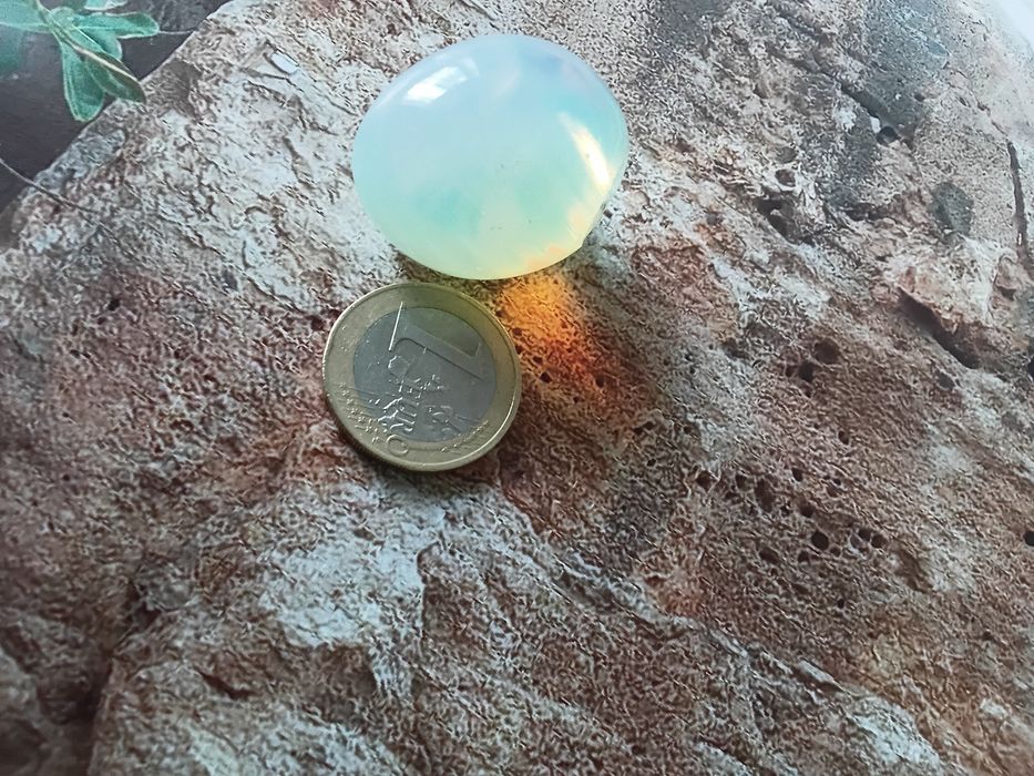 **Pedra da Lua Rolada – Conexão, Intuição e Equilíbrio Emocional!**