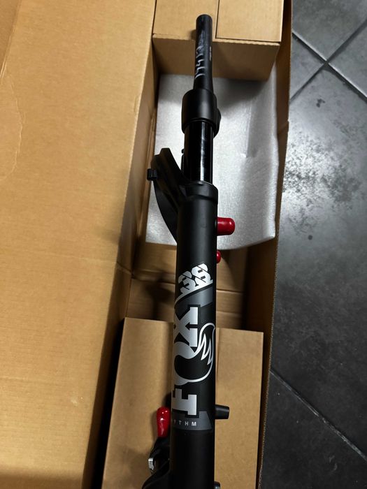 FOX 38 Rhythm 180mm E-MTB Tuned – NOVA, nunca usada