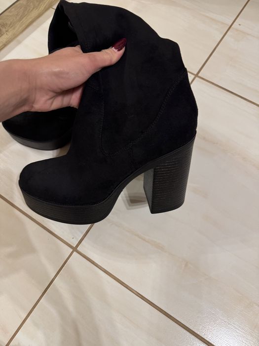 Демисезонные ботфорты на каблуке