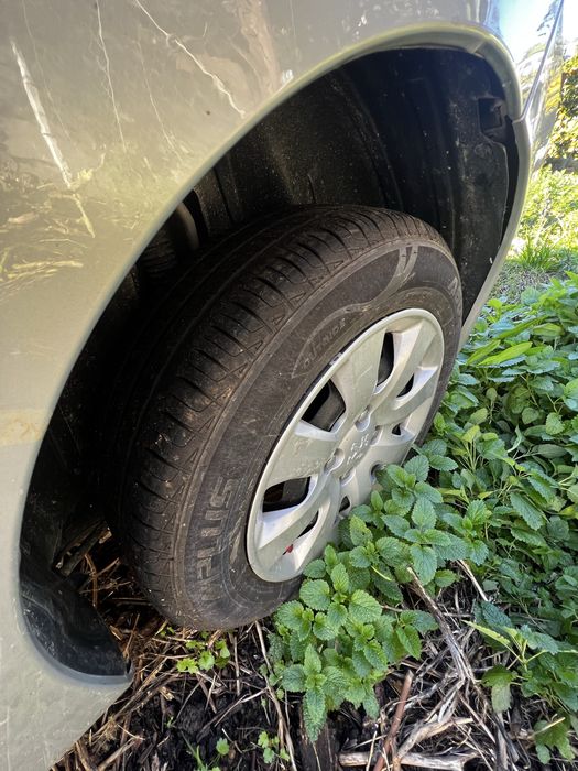 4 Penus COMO NOVOS Jante 15