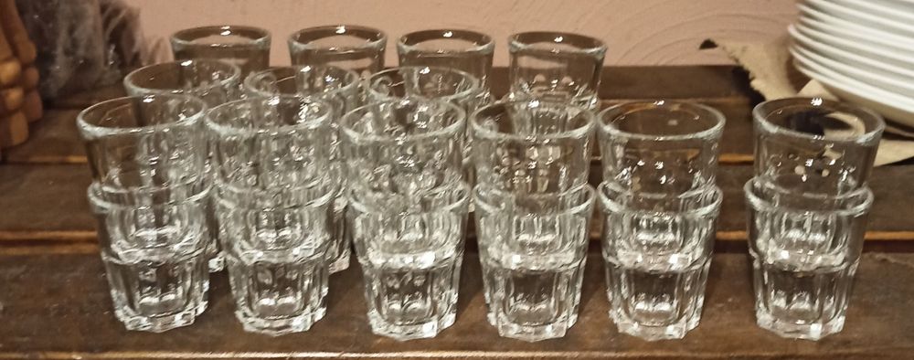 Посуд для кафе, будинки, дачі.