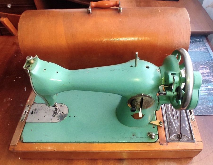 Ручна швейна машинка
