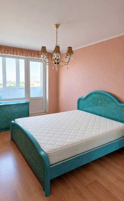 Продам 3 к кв метро Захисників України Спортивна Кінний ринок ML