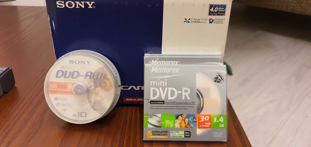 Видеокамера Sony Handycam DCR-DVD505E(компактная и умная)