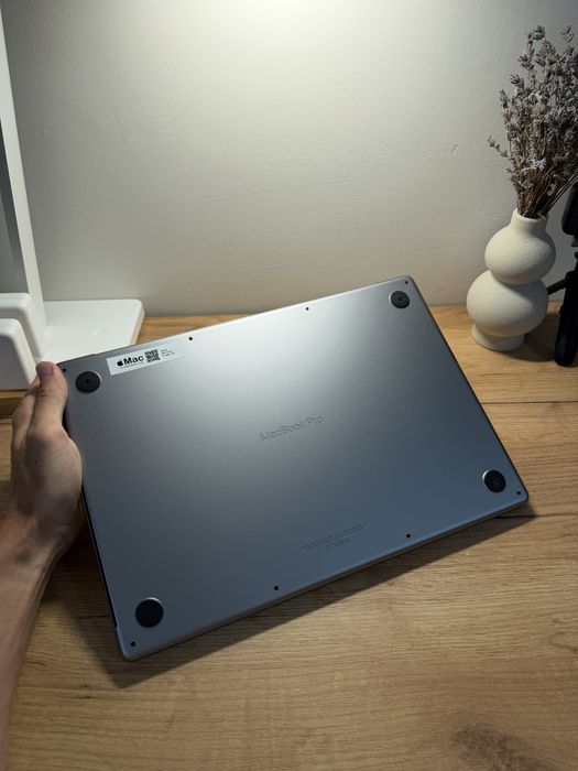 MacBook Pro 16 2021 M1 MAX 64GB RAM 1TB SSD