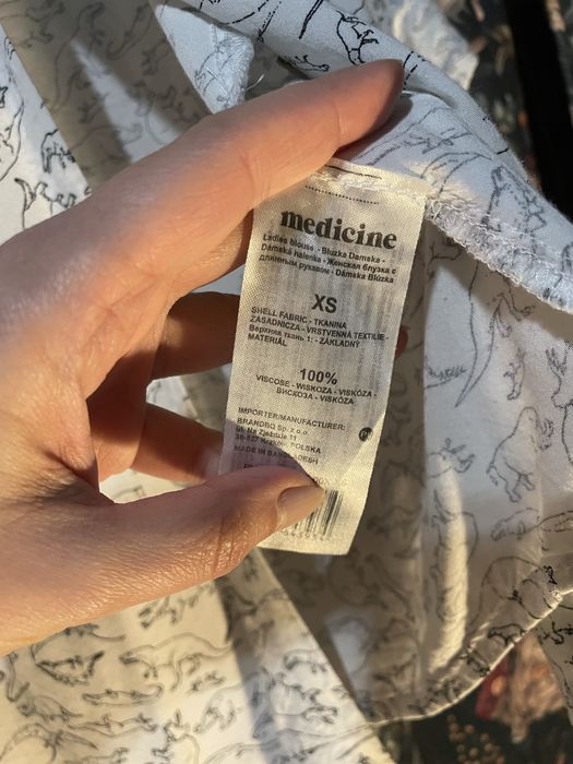 Biala koszula w dinozaury, Medicine