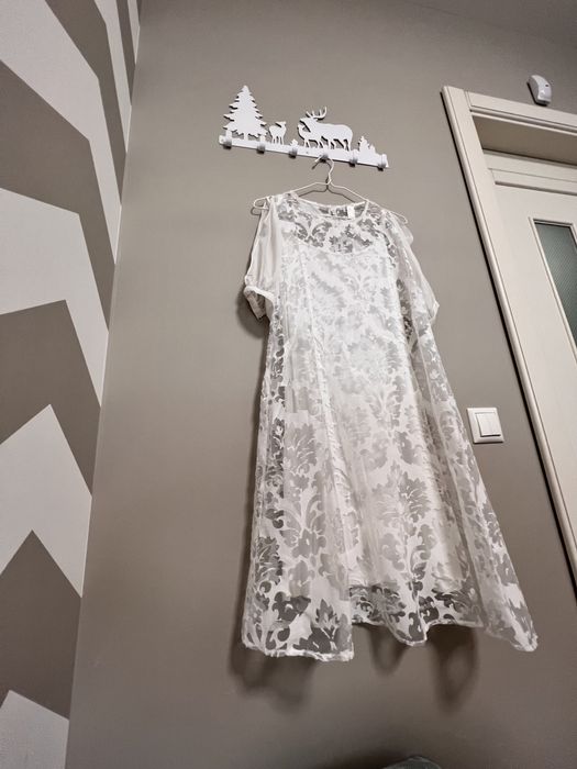 Нарядна біла сукня,стан новий,розмір m