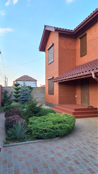 Дом с хорошей планировкой и садом ,В лесках