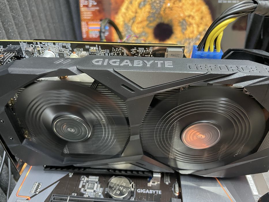 Відеокарта RTX2060 gigabyte