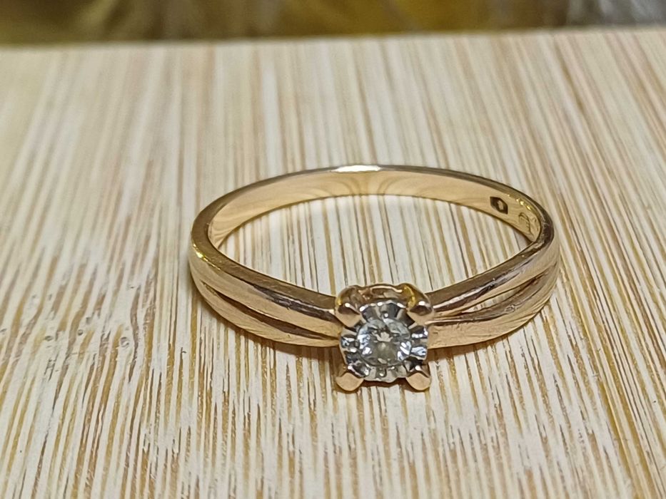 Złoty pierścionek z brylantem P585 2,22g rozmiar 17" certyfikat