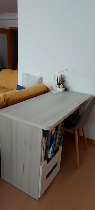 Cama juvenil (+colchão) com arrumação e secretária