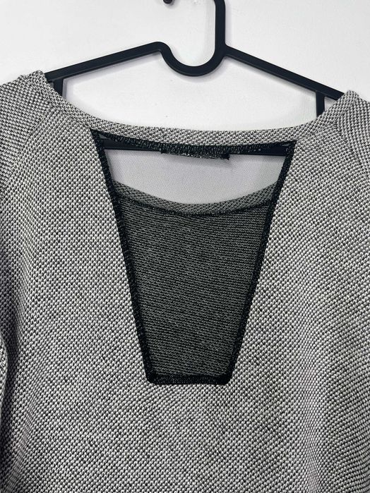 Szary popielaty melanżowy sweter crop top z siateczką Almost Famous S