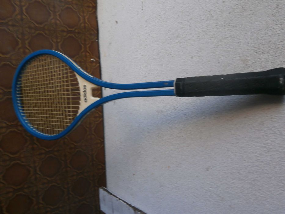 raquete da marca adiddas
