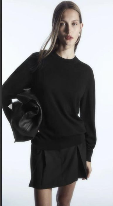 Чорний вовняний джемпер. Черный шерстяной джемпер. Джемпер COS