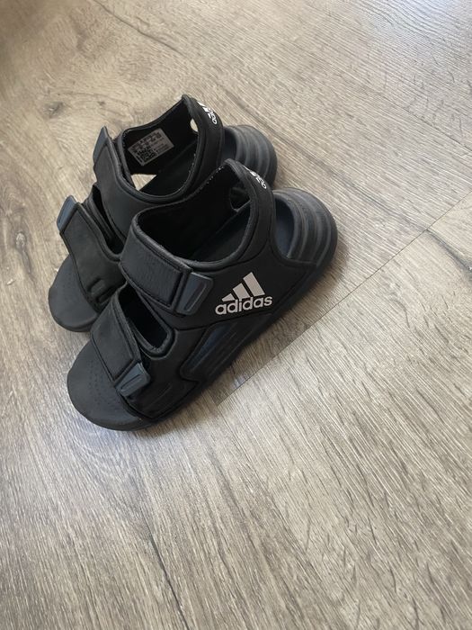 Sprzedam sandałki adidas