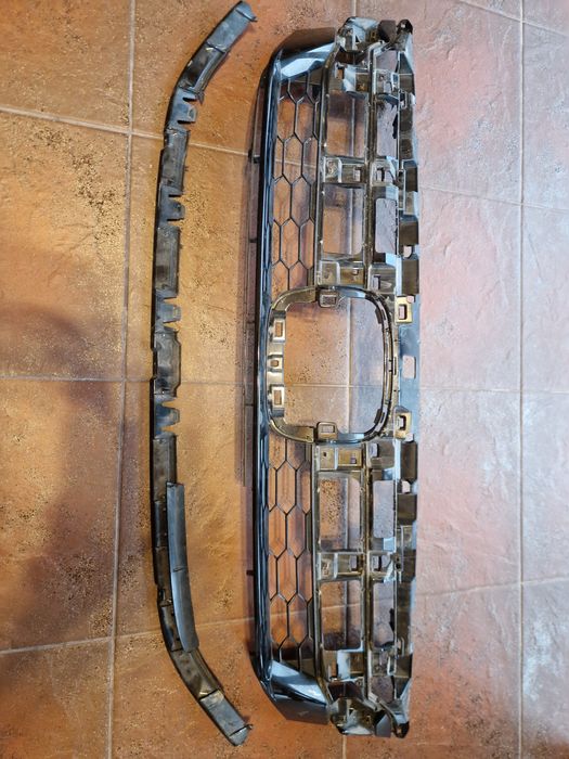 Передня решітка Honda Clarity під відновлення