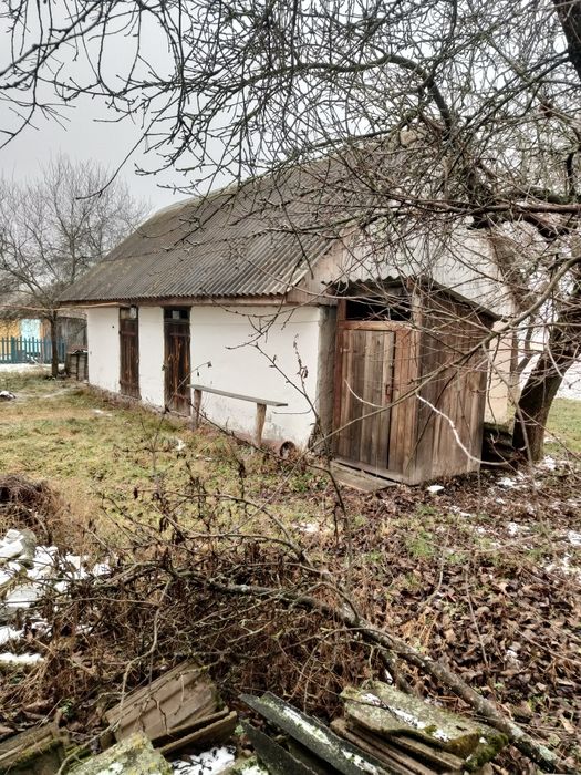 Продам будинок з земельною ділянкою.