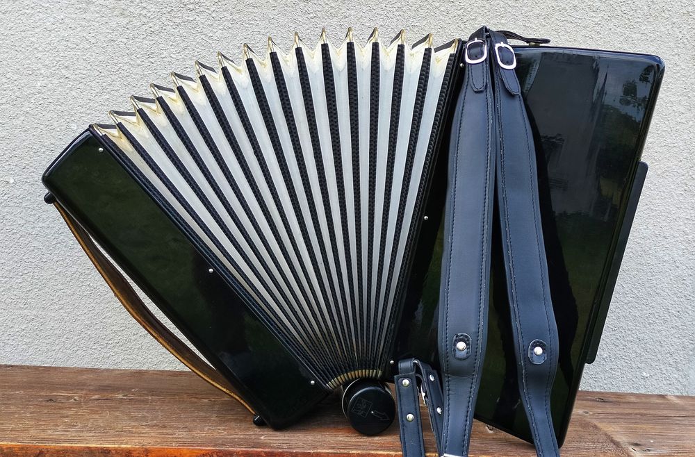 Akordeon Hohner Verdi II M 96 basów - super stan