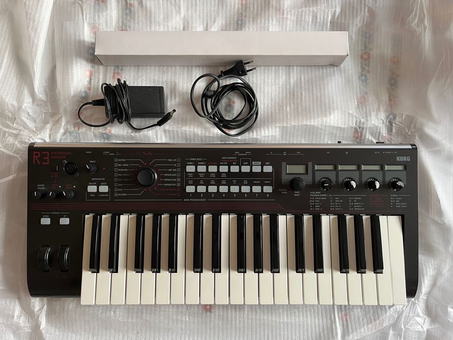 Teclado Sintetizador KORG R3 SYNTHESIZER / VOCODER em optimo estado