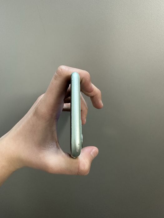 Продам Айфон 11 128