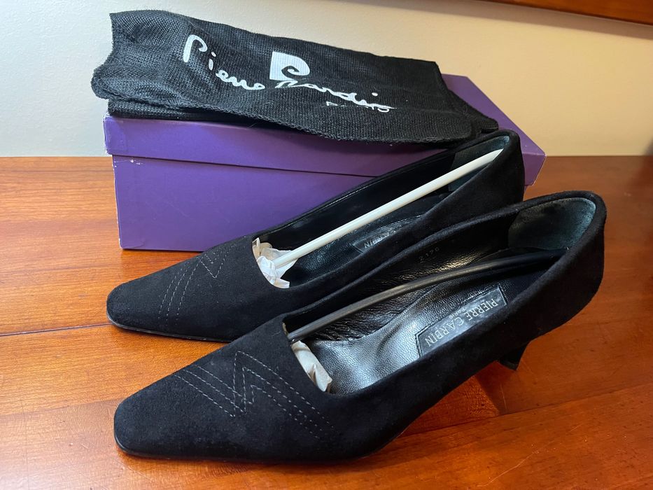 Sapatos pretos com salto de 6cm