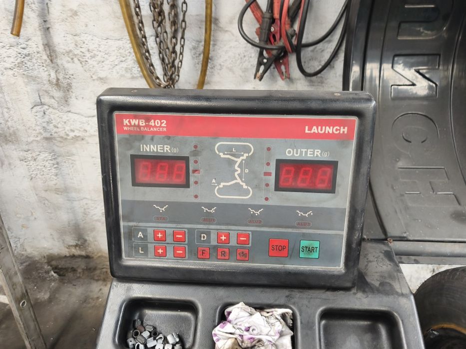 Máquina de montar /desmontar pneus e calibrar