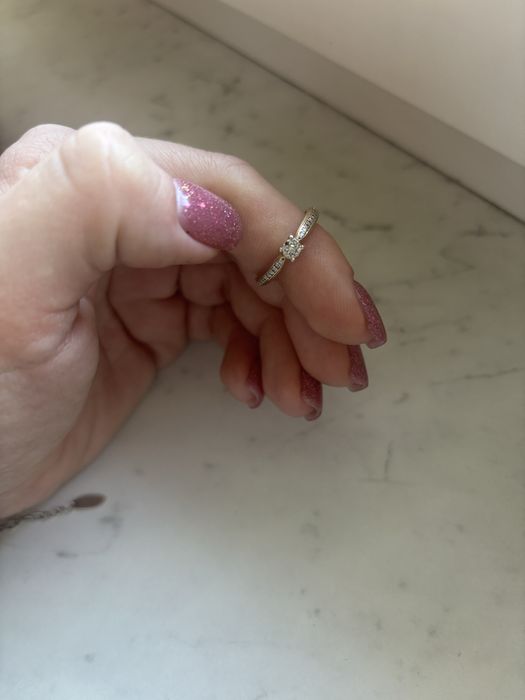 Pierscionek zloty z diametami