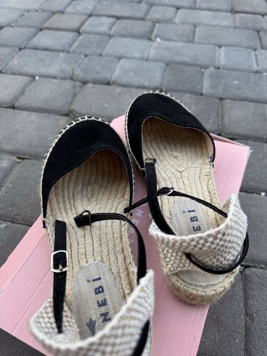 Эспадрильи Manebi