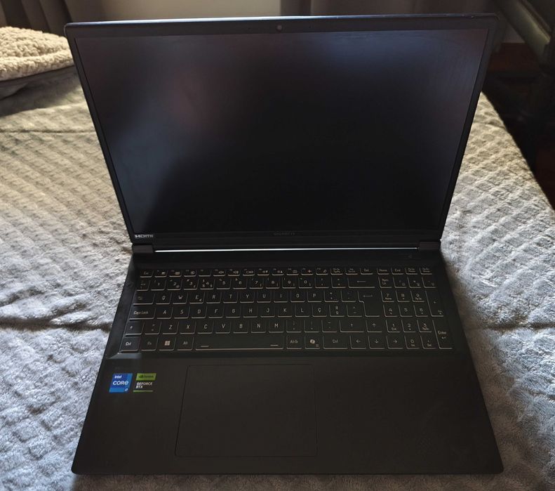 Portátil Gigabyte G6X 9KG 2024