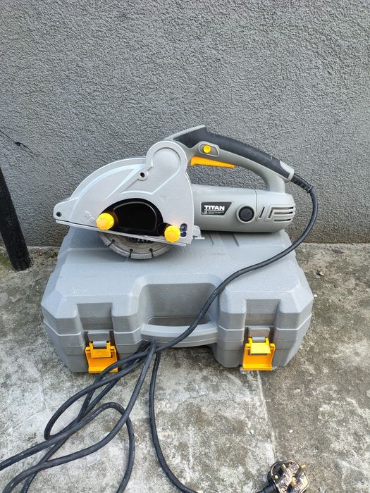 Bruzdownica Titan TTB293WCH 1700 W