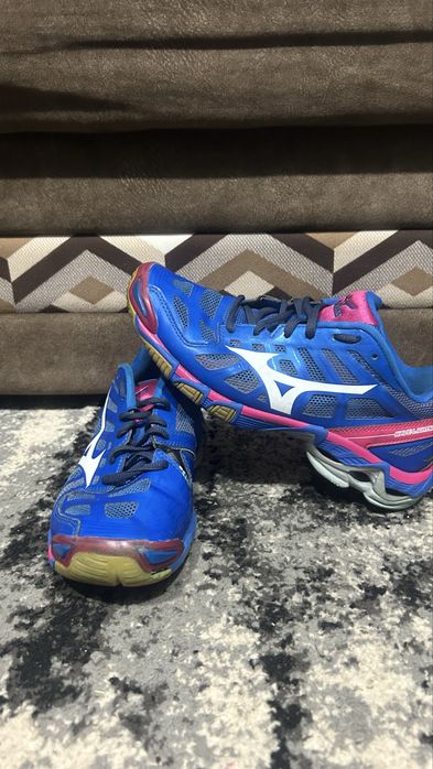Mizuno wave lightning RX2