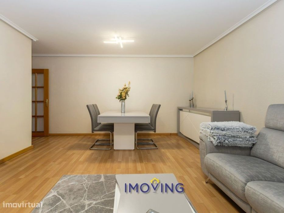 Apartamento T3 com parqueamento e arrecadação