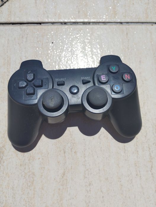Consola PS3 Slim (320GB) + Comando + Pack de 5 Jogos Físicos