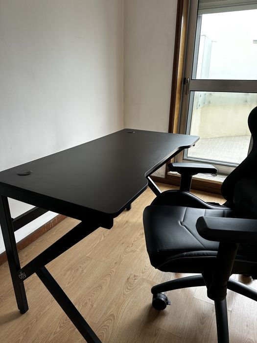 Cadeira MSI + Mesa GAMING
