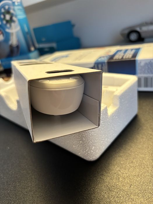 Szczoteczka elektryczna Oral-B Pro 2 2000 Professional Gumcare 2 Biała