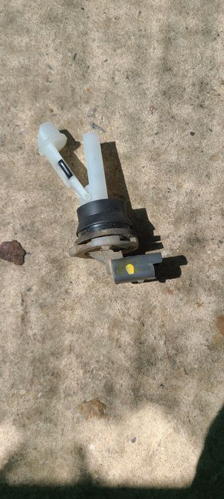 Датчик уровня омывающей жидкости ситроен с5х7.