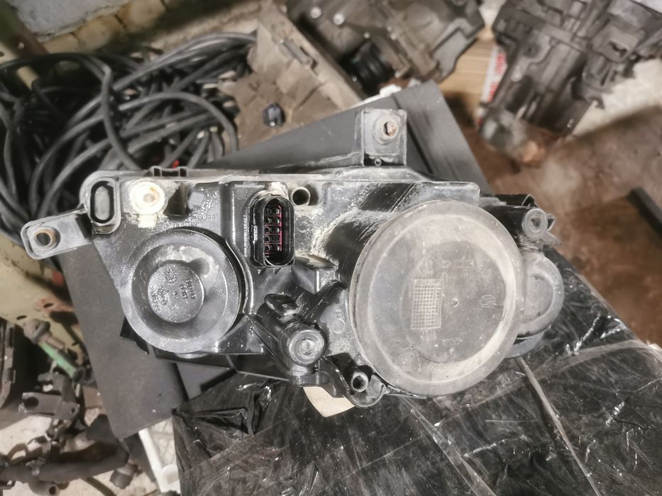 Фара передня  Volkswagen  Passat B6 VW  Пассат Б6.