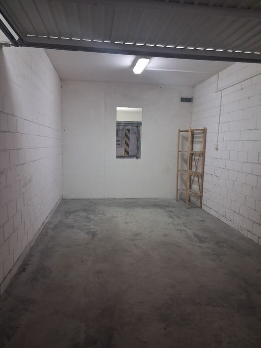 Garaż zamykany w hali garażowej, Koniuchy