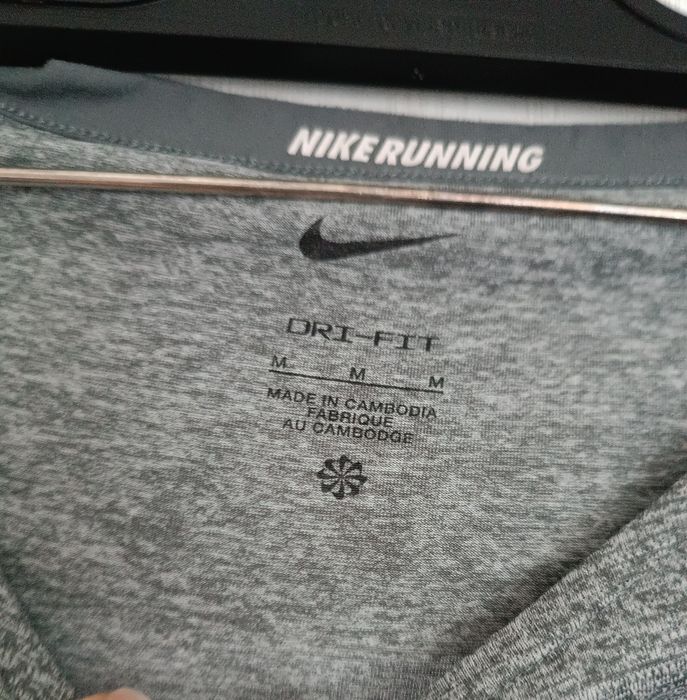 Szara sportowa koszulka Nike r M