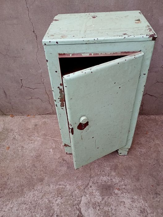 Продам сейф металлический