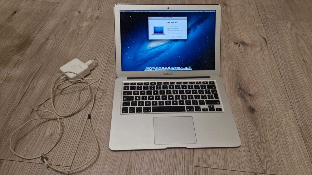 Apple MacBook Air 13" 2012 i7 8GB RAM 250gb + Apple Magic mouse
