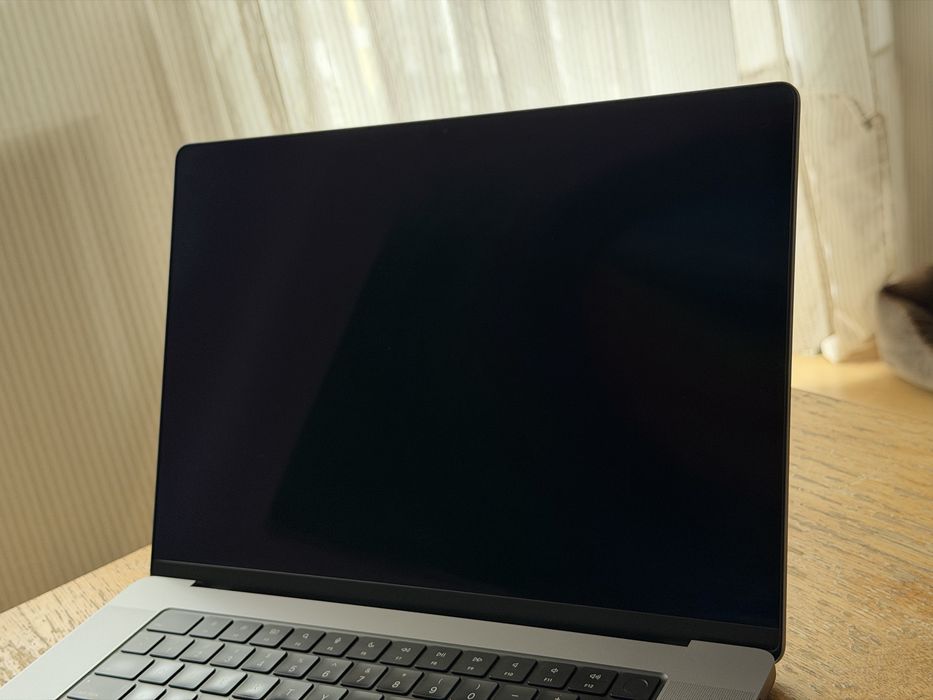 Apple Macbook Pro 16 M1 Pro 16gb RAM 512 gb Space Grey