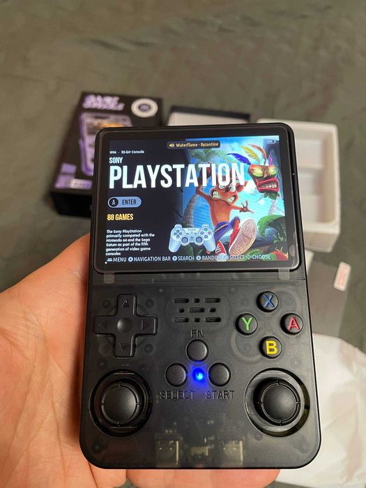 Портативна ретро консоль R36S