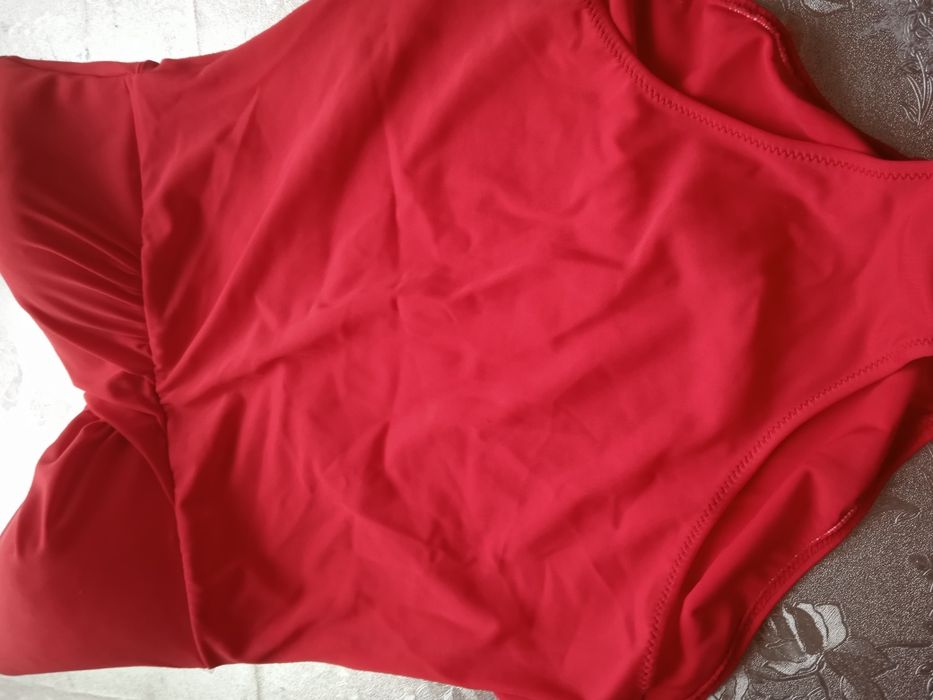 Продам купальники женские