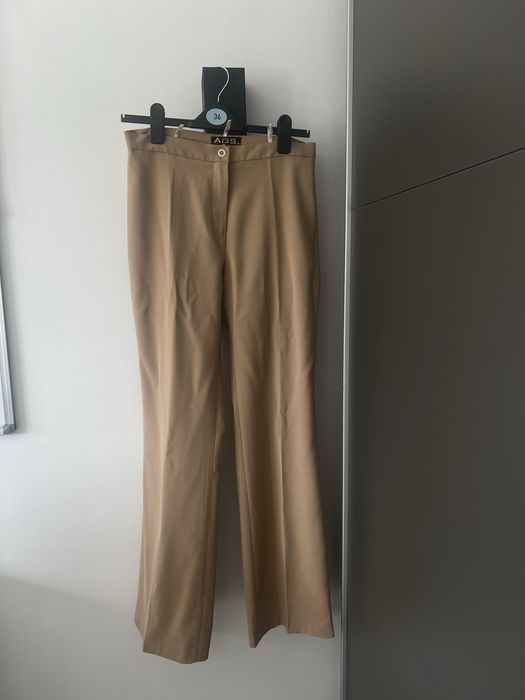 Karmelowe camel nude proste z prostą nogawką r. M/L