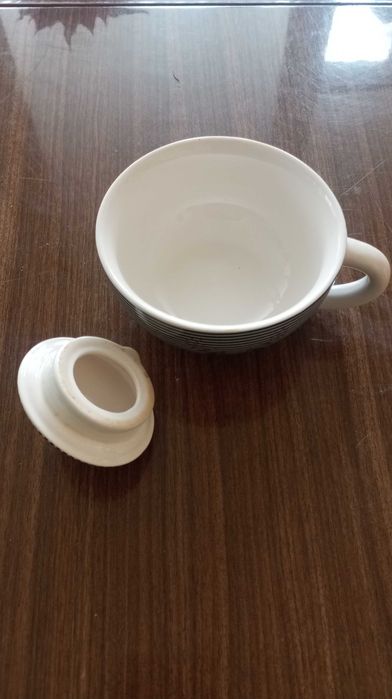 Czajniczek i filiżanka w jednym